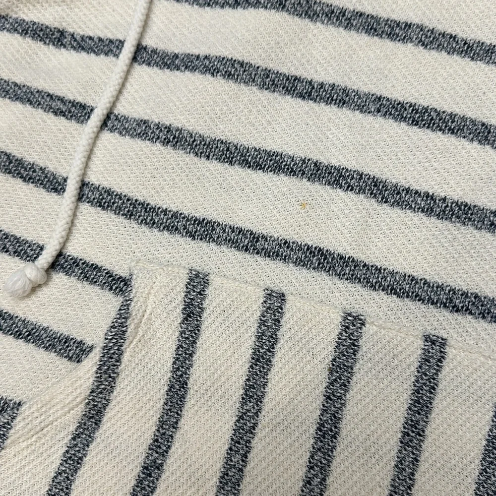 Old Navy Women’s Striped Pullover Hoodie Size Large - Picture 6 of 6